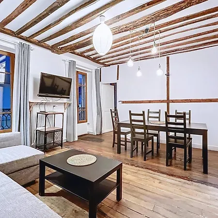 Апартаменты Charming 2room Flat Near Buttes-chaumont Париж