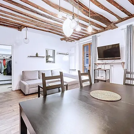 Charming 2room Flat Near Buttes-chaumont Париж