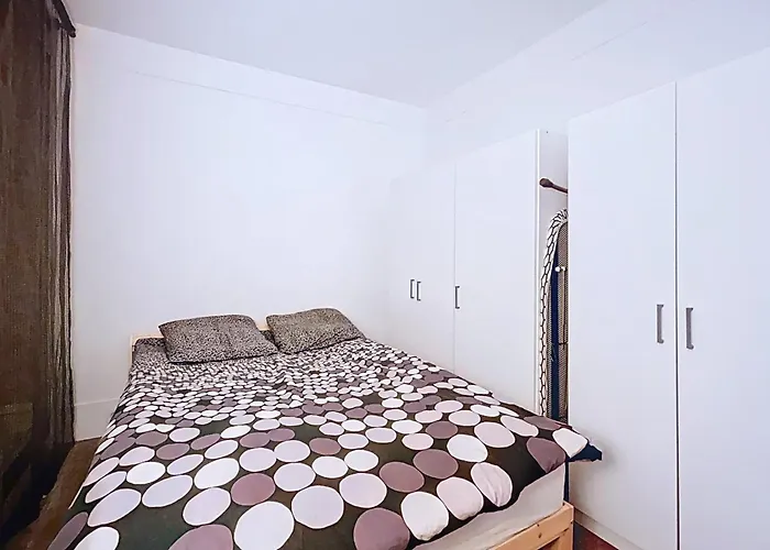 Charming 2room Flat Near Buttes-chaumont Париж