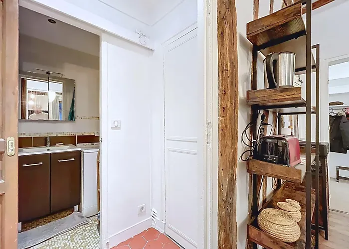 Апартаменты Charming 2room Flat Near Buttes-chaumont