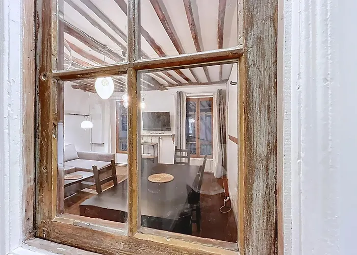 Апартаменты Charming 2room Flat Near Buttes-chaumont